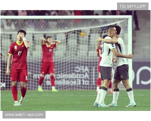 国足迎战中国香港：客队剑指破门保平，边路对决暗藏玄机