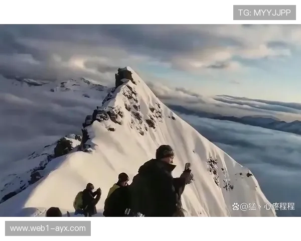 四姑娘山滑坠悲剧：16 岁少年未戴安全绳坠亡，航拍仅见雪地血迹